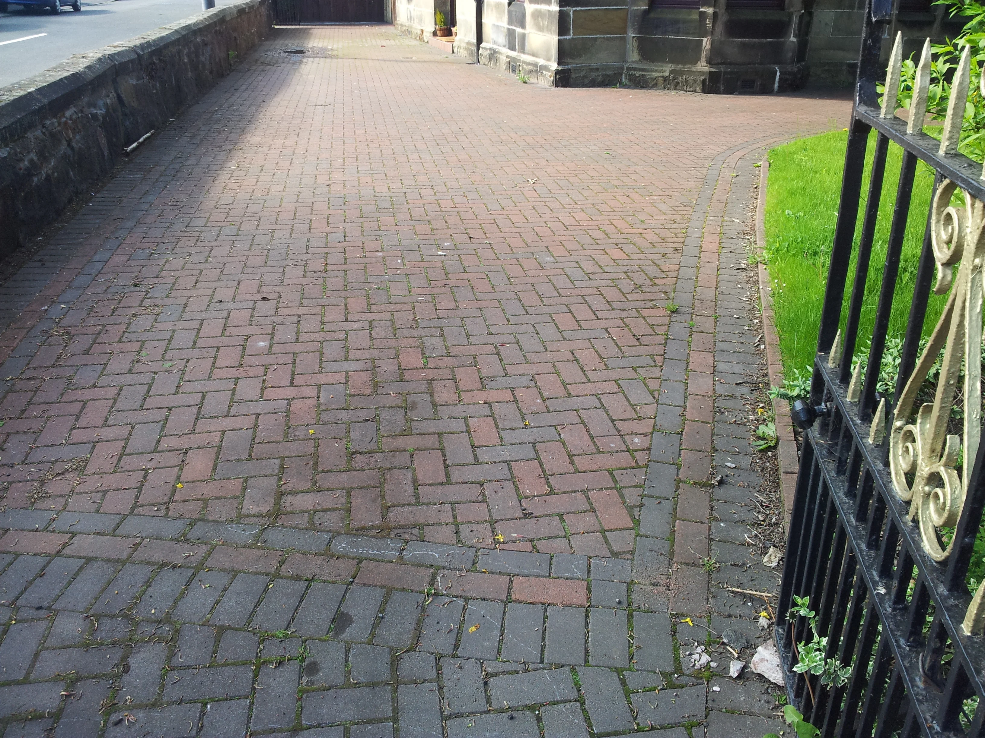 Monoblock Driveway Cleaning Glasgow - Clydebank